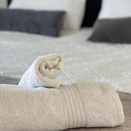 Cielo Apartment 아이아 나파 외부 사진