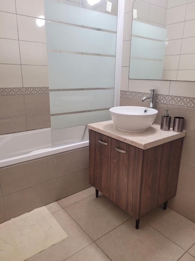 Cielo Apartment 아이아 나파 외부 사진