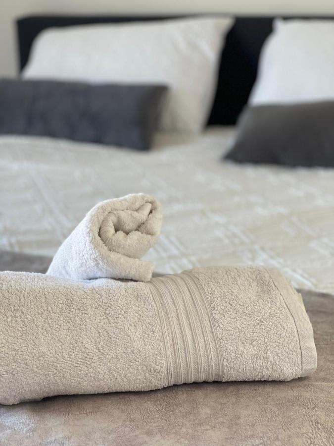 Cielo Apartment 아이아 나파 외부 사진
